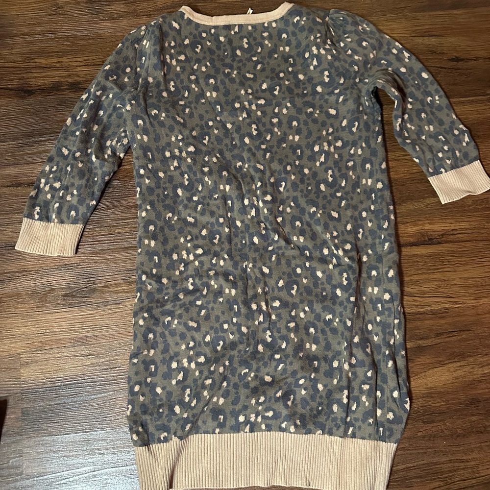 Women's Grey Leopard Print Knit Dress with Cream Trim - Picture 5 of 7